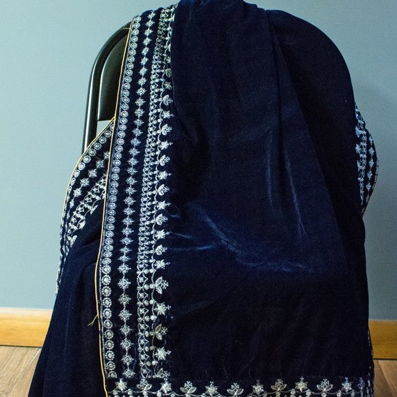 Velvet Shawl - Picture 1 of 2